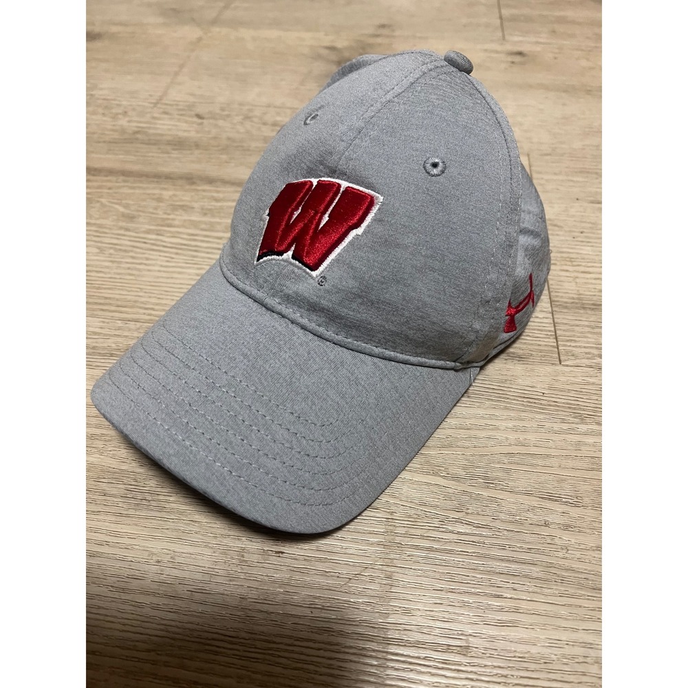 Under Armour Wisconsin Badger Baseball Cap Hat L/XL Strech Flexfit Gray Red‎